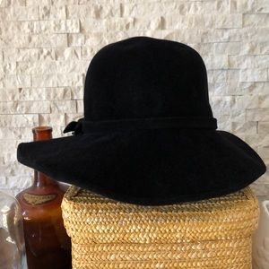 Wide brim felt wool hat